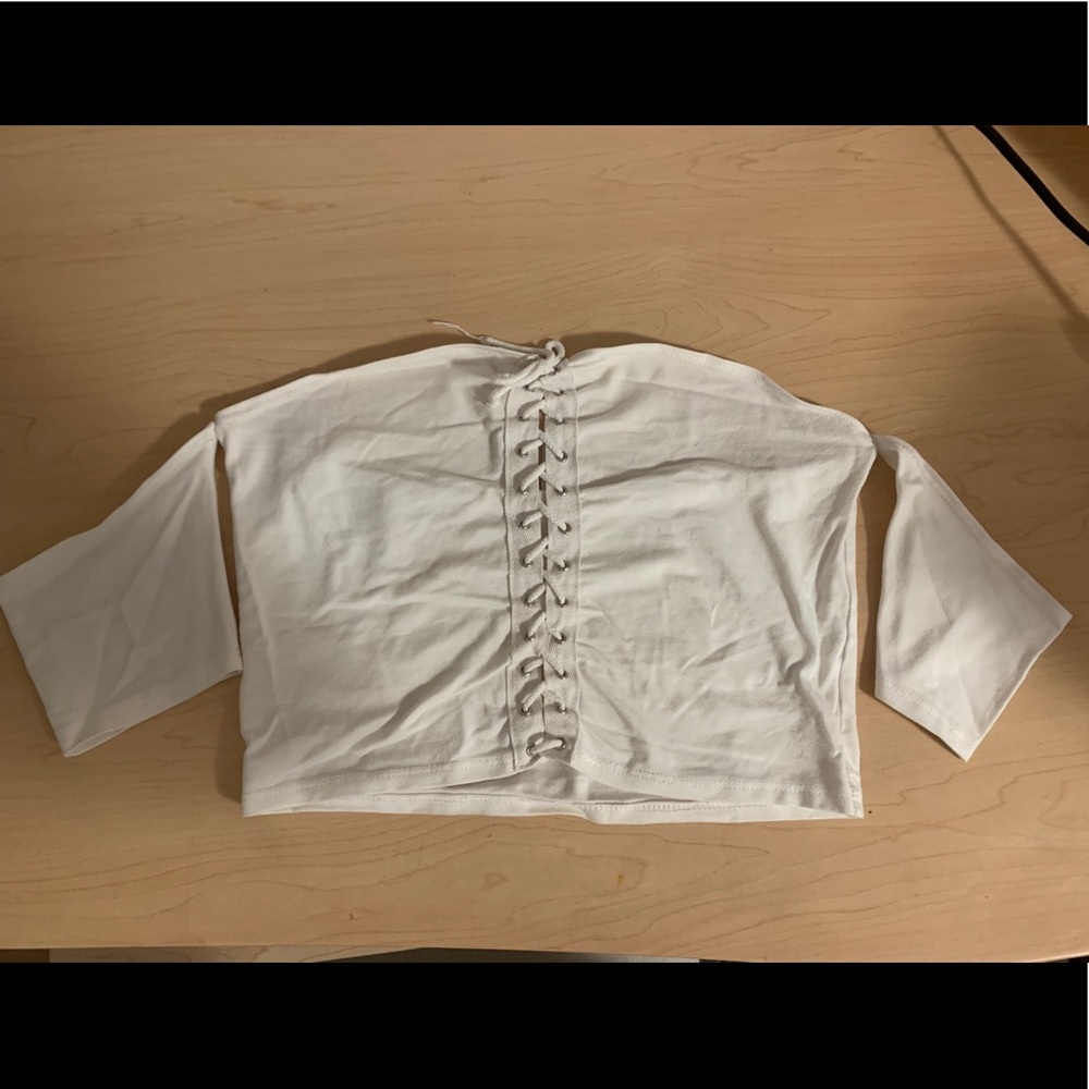 LF Off-the-shoulder White Crop Top